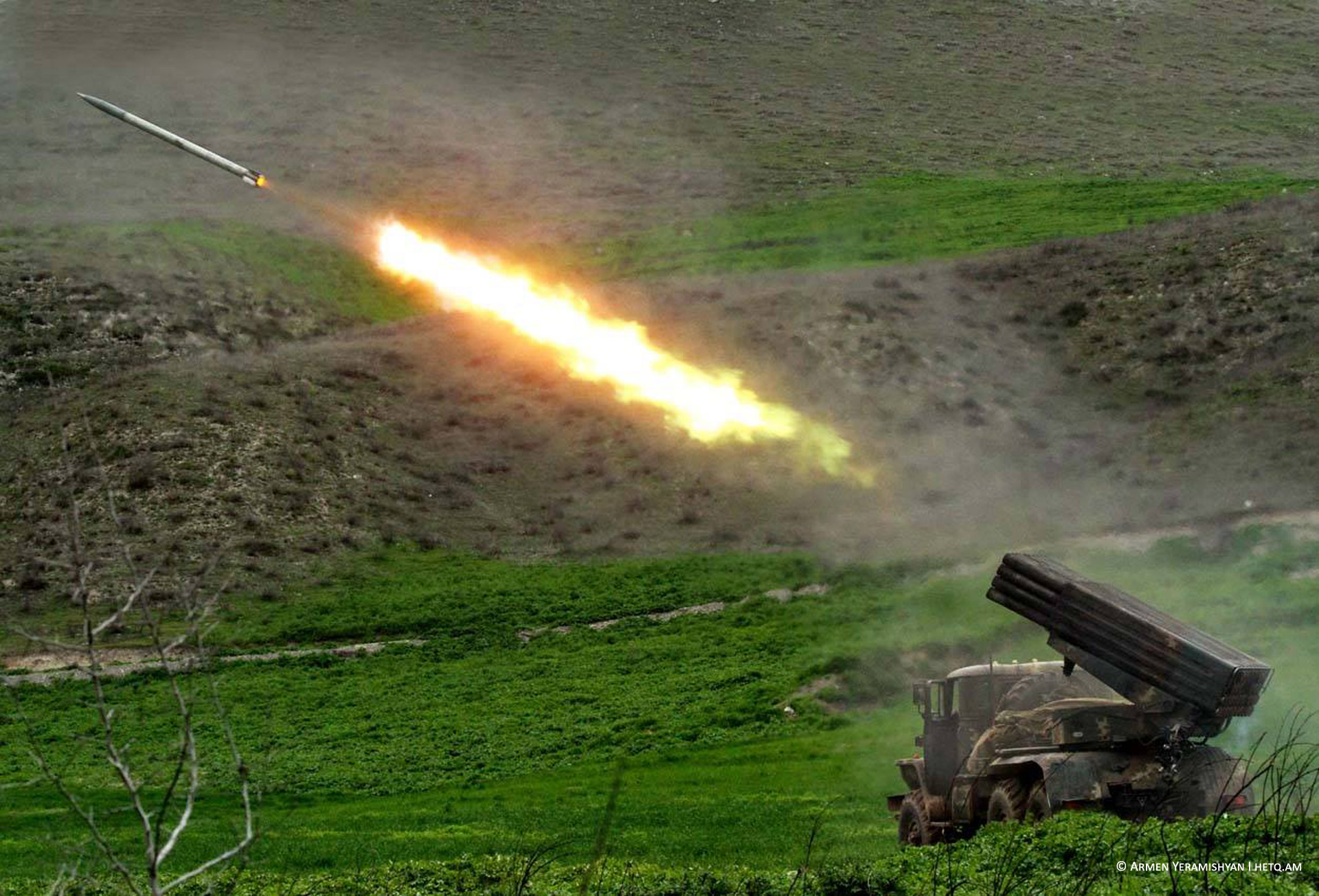 AraratNews - Նյարդերից թույլ անձանց խորհուրդ չի տրվում դիտել. ադրբեջանական հարձակումը ձախողվել է